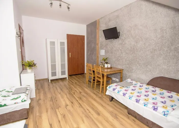 Apikraina مزرعة للإقامة Dziwiszow