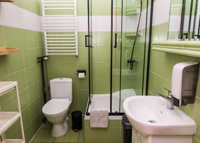 Apikraina مزرعة للإقامة Dziwiszow